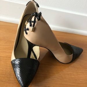 Levity Two tone baige/black pumps size 6M